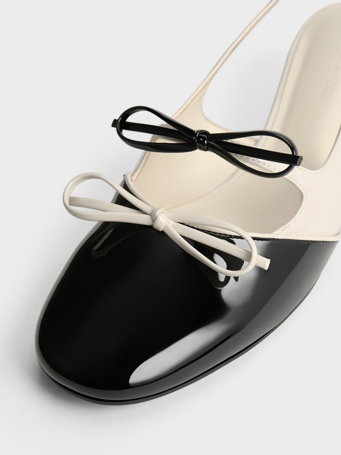 Sepatu Slingback Pumps Double-Bow Dorri Two-Tone, Chalk, hi-res