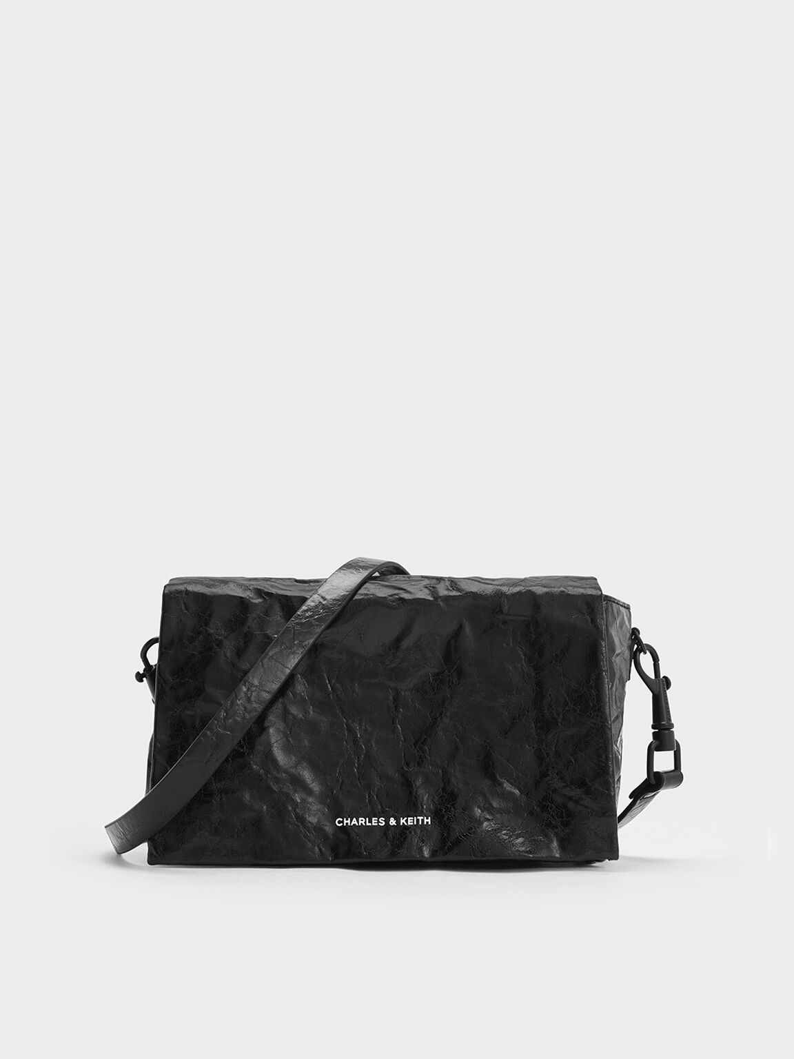 Tas Selempang Crinckle-Effect Matina, Jet Black, hi-res