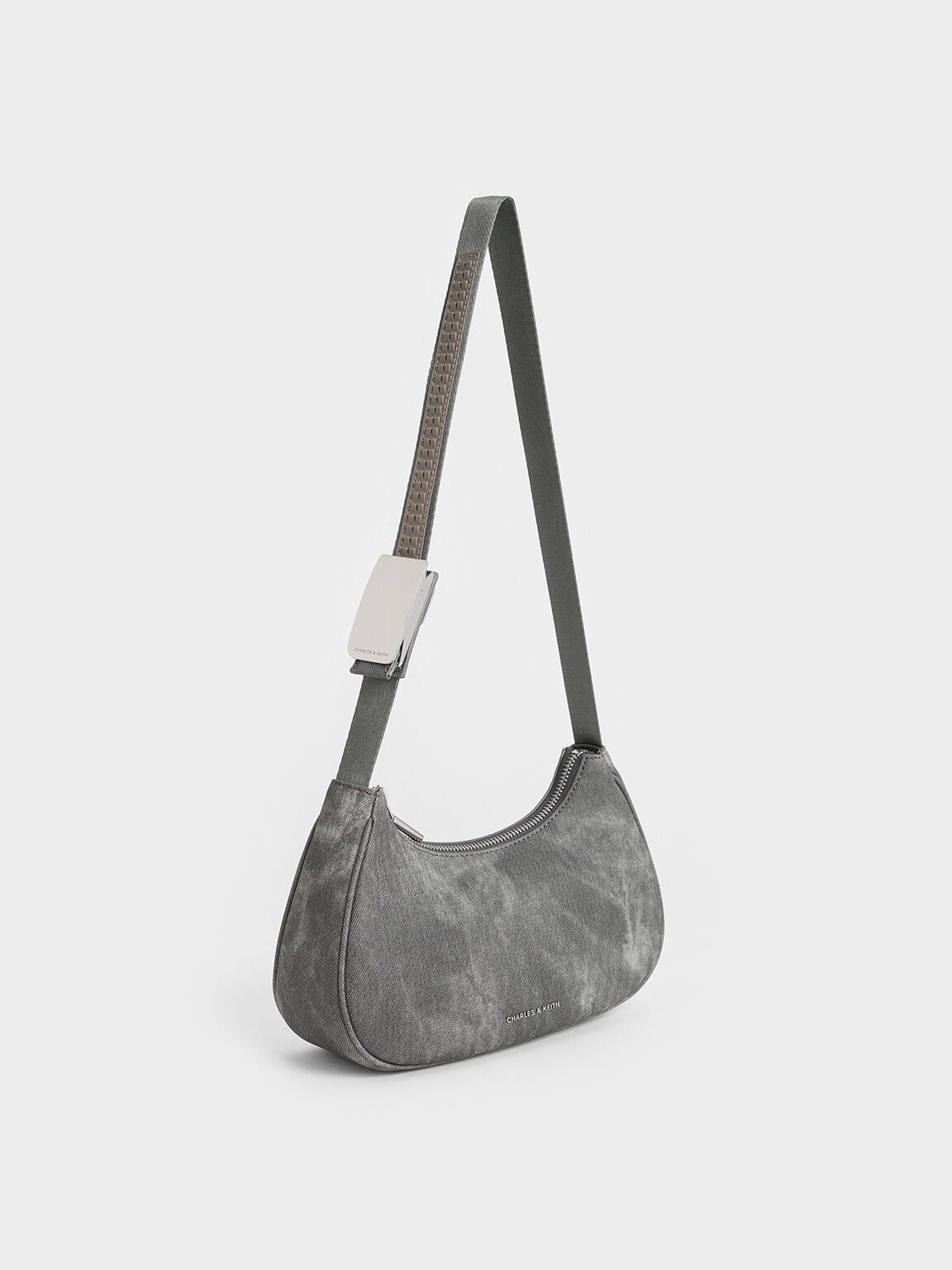 Tas Bahu Metallic-Accent Curved Denim, Dark Grey, hi-res