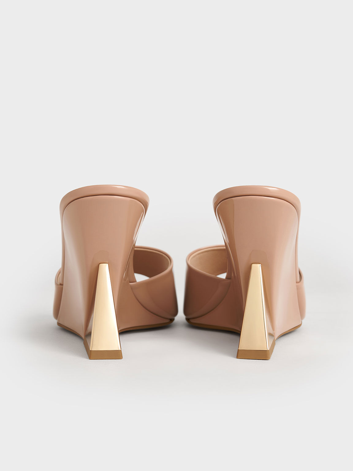 Sepatu Wedge Triangle-Heel Patent, Nude, hi-res
