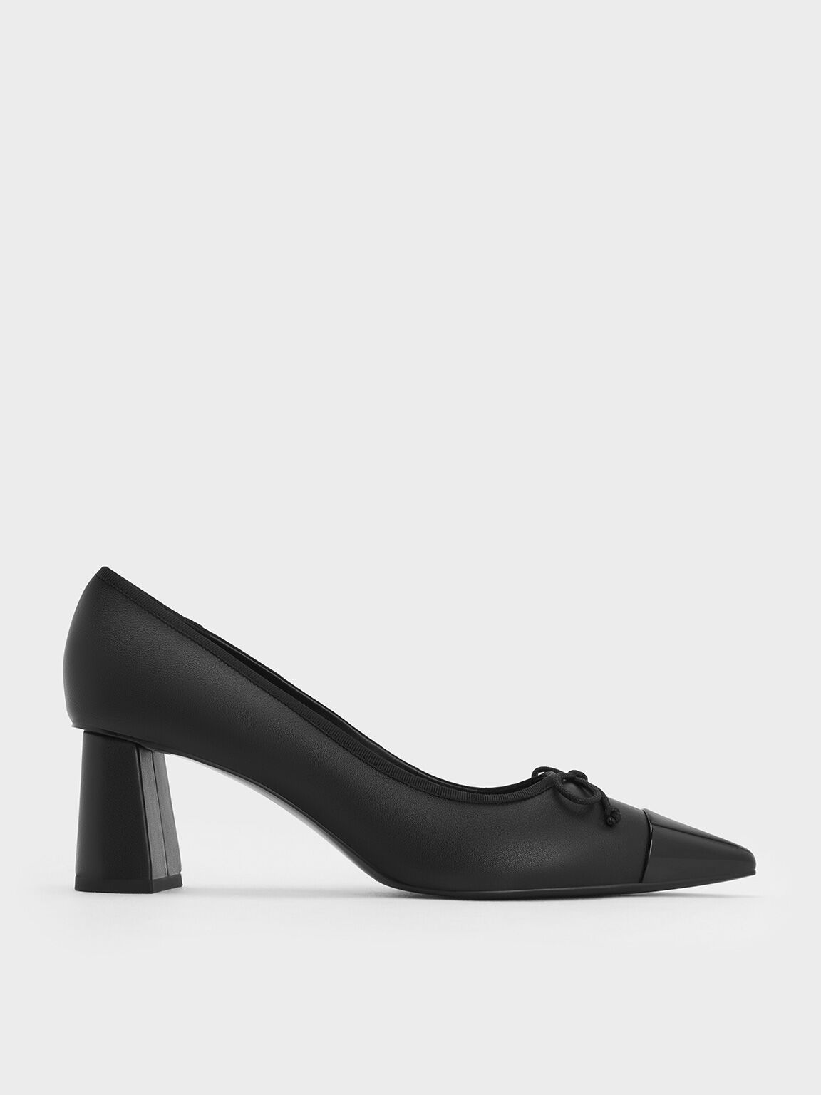 Sepatu Pointed Cap-Toe Bow, Black, hi-res