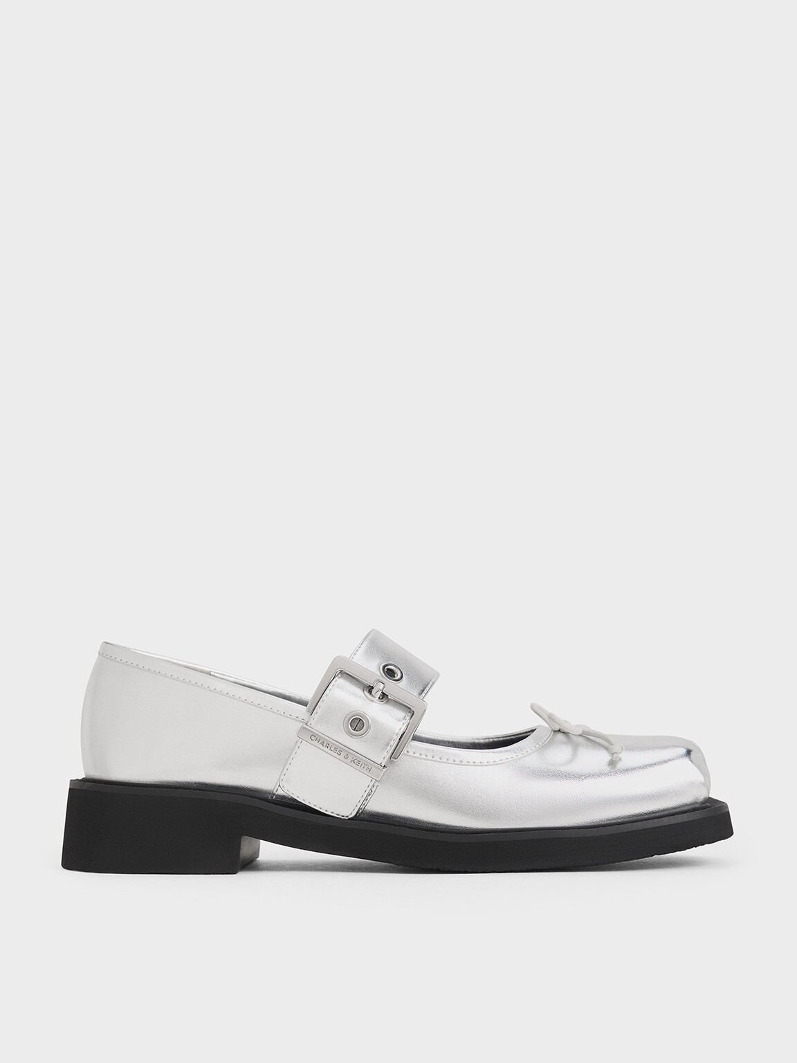 Sepatu Mary Janes Bow Buckled Metallic, Silver, hi-res