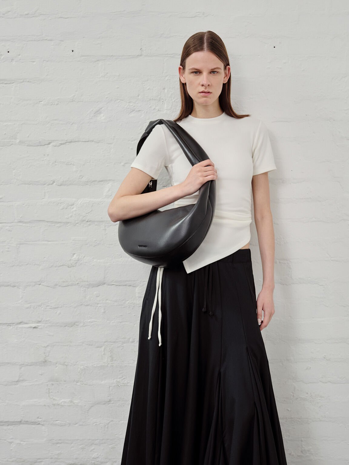 Toni Knotted Curved Hobo Bag, Noir, hi-res