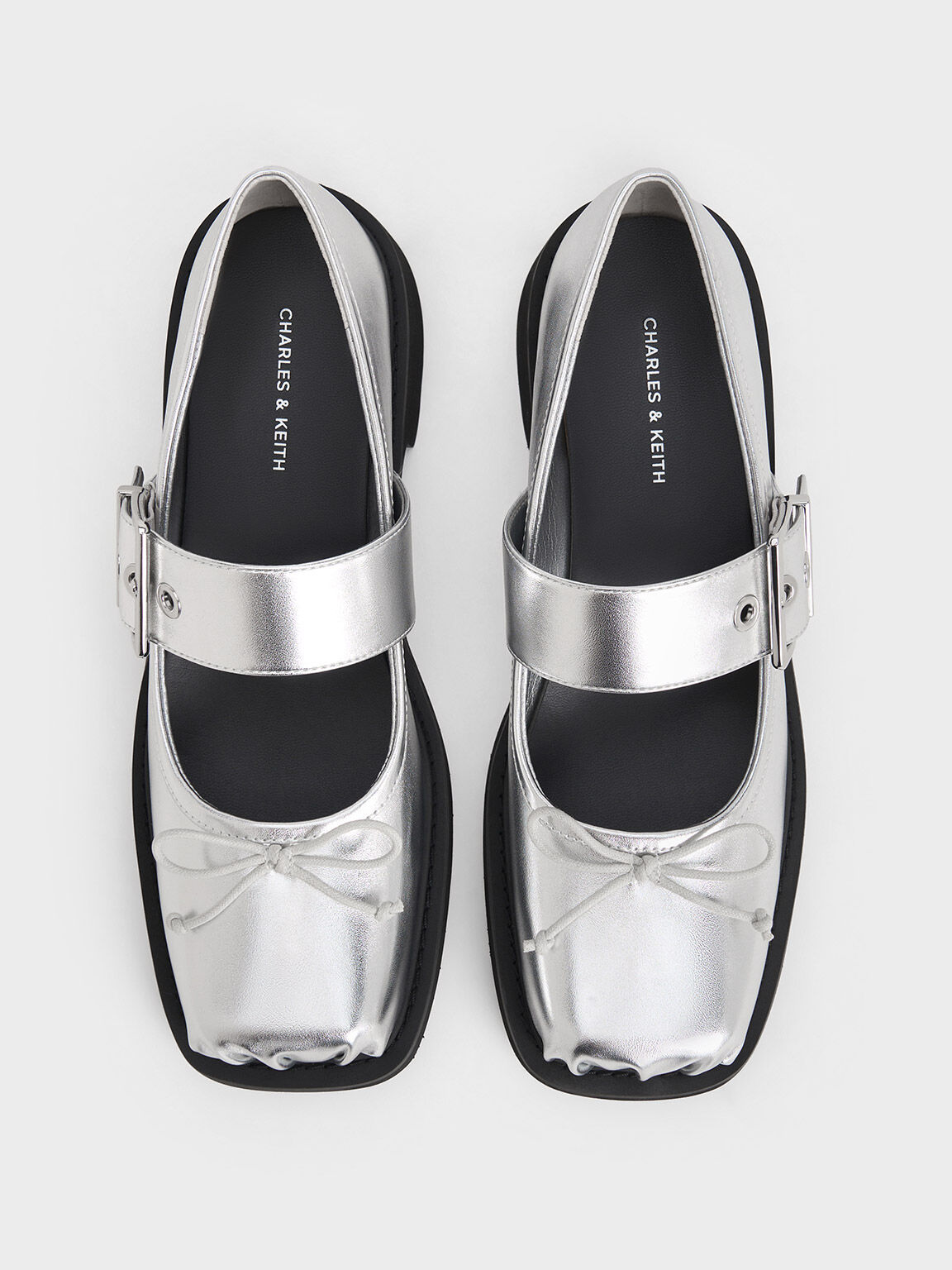 Sepatu Mary Janes Bow Buckled Metallic, Silver, hi-res